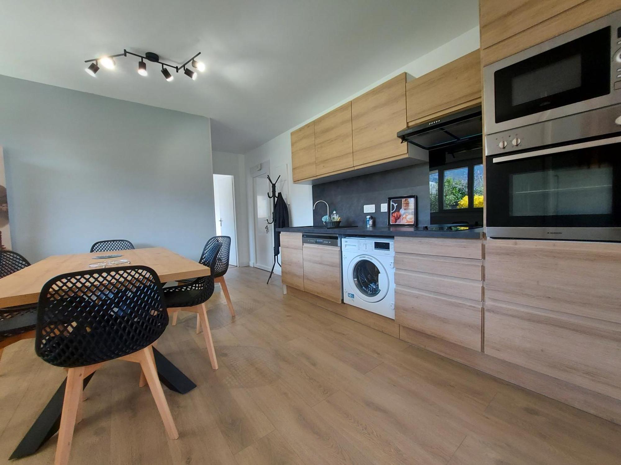 Apartment Entre Et Montagne, Cote Calme, Spacieux 3 Pieces Avec Grand Jardin